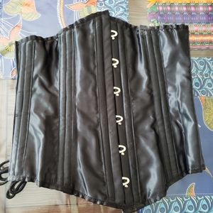 Black waist cincher